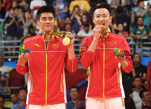 新手必看！羽毛球单打与双打场地界限差异