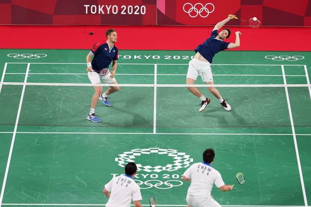 Eagle羽毛球拍价格波动分析：何时购买最划算？