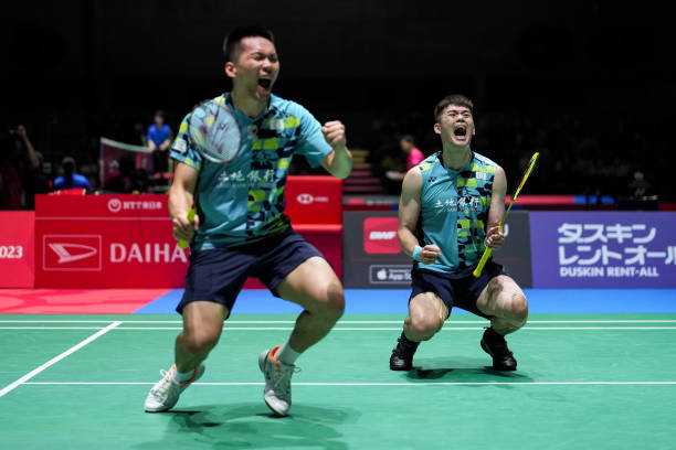 学羽毛球第一步：从热身到击球的完整流程