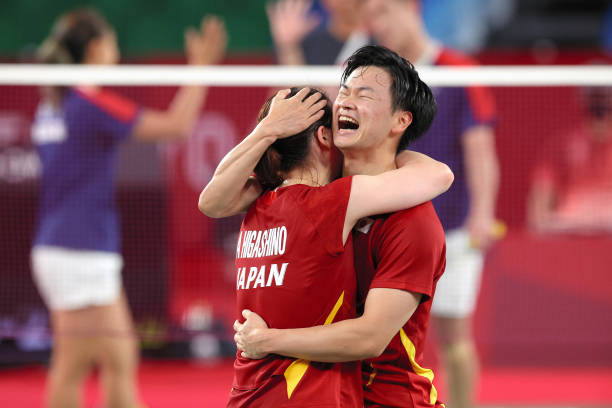 羽毛球双打边线规则：为什么比单打更宽？有何战术影响？