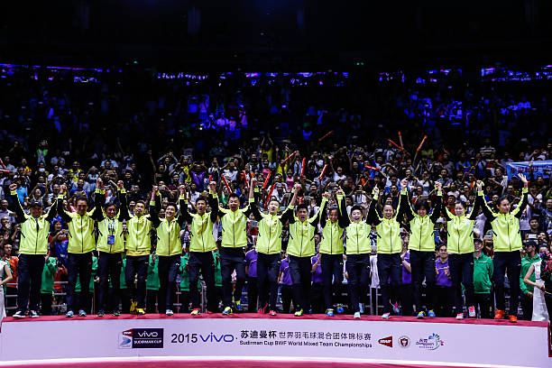 羽毛球发球区划分：单打与双打发球位置差异