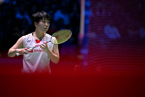 羽毛球发球姿势解析：如何提高发球稳定性和隐蔽性