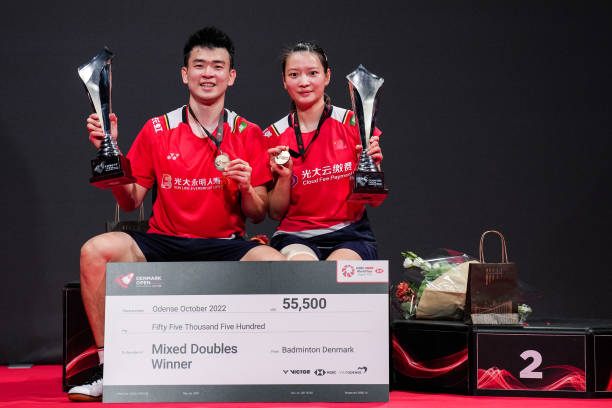 如何访问新加坡羽毛球俱乐部官方网站？