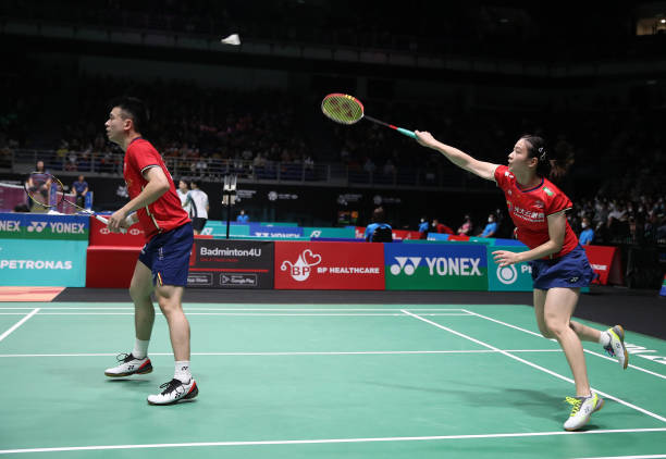 不同水平选手如何选择尤尼克斯羽毛球拍的磅数？