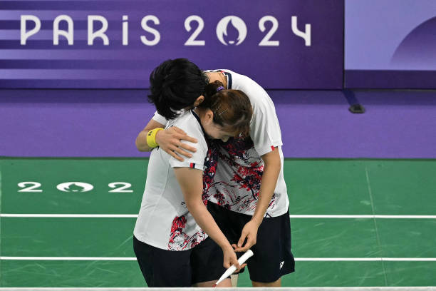 羽毛球发球发力技巧：手腕与手臂的协调运用