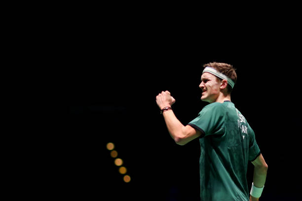 如何选择适合室外羽毛球场的地面材料？