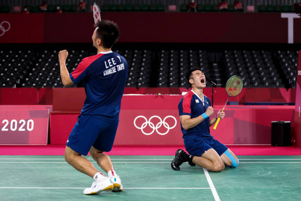 羽毛球双打配合动作：封网与补位的实战策略