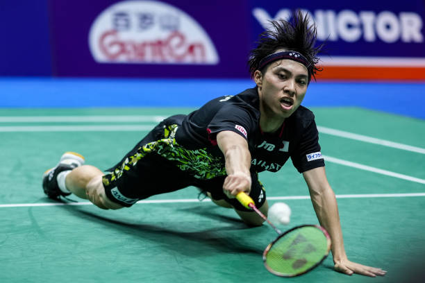 羽毛球零基础发球教学视频 - 从握拍到击球全解析