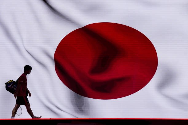 青少年羽毛球入门：基础动作与握拍技巧教学