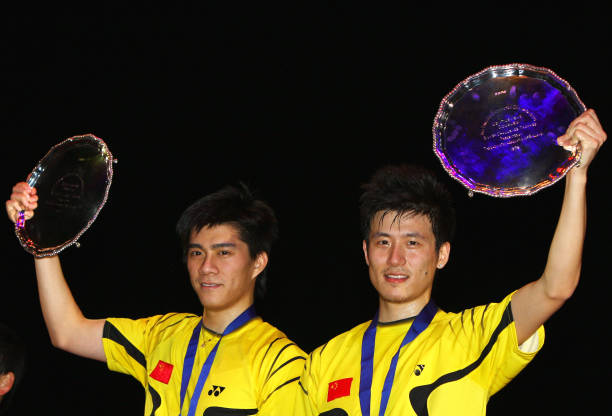 羽毛球场地正视图：标准尺寸与布局详解