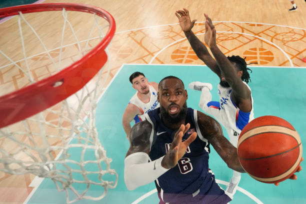 篮球与背景的结合：如何让篮球图画更有故事感