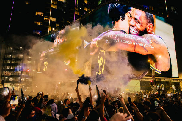 NBA现役穿11号球衣的球星都有谁？