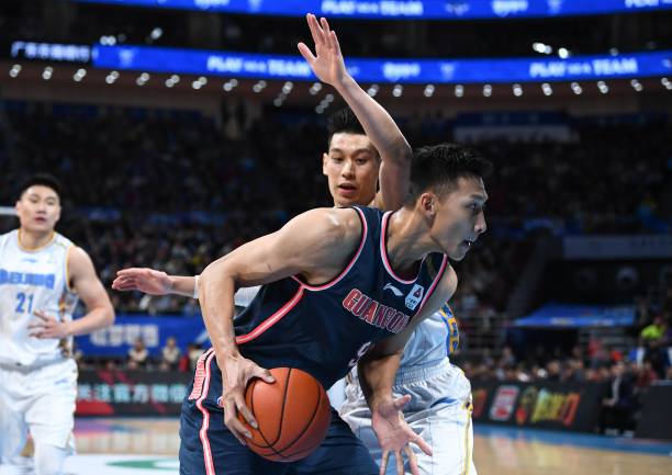 篮球场标准尺寸手绘示意图：标注与比例说明