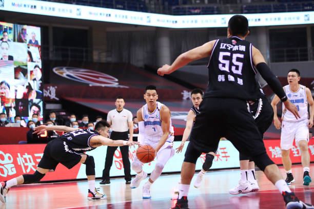 边线球防守训练：提升防守反应速度的方法