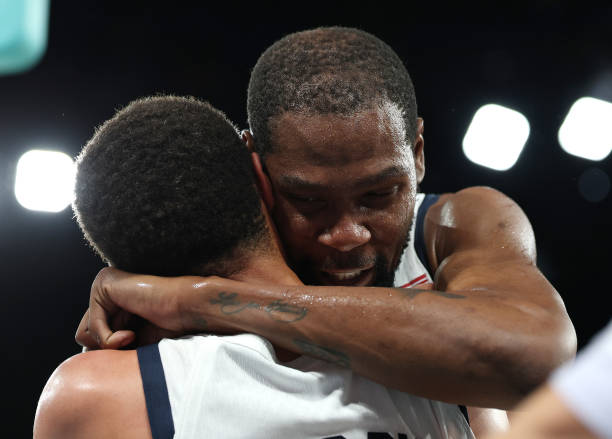 扣篮对决：一场关于梦想与坚持的篮球较量