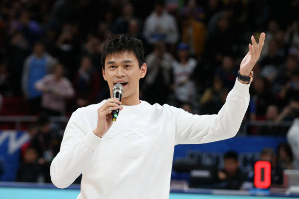 如何用简单线条画出火柴人投篮的姿势