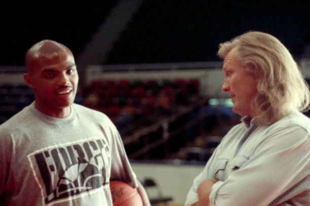 篮球上篮技巧视频教程：图解步骤与实战应用