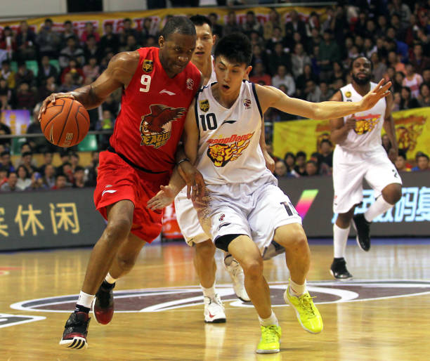 如何通过搜米直播观看NBA全明星周末精彩瞬间？