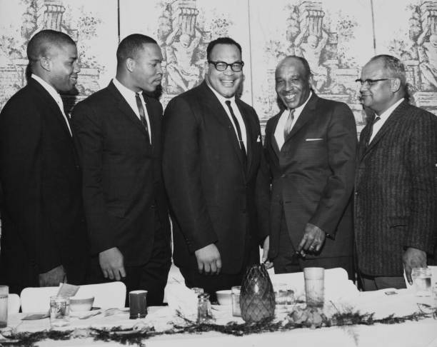 球员如何适应国际篮联的防守3秒规则？