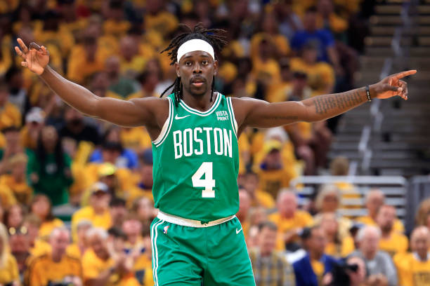 盖帽出界：进攻方还是防守方获得球权？