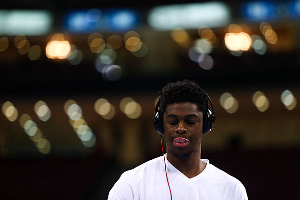 拉塞尔女友劳拉·伊万纽卡斯的个人生活与事业