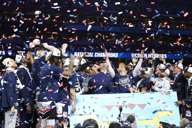 最新中国篮球名人堂名单出炉,这些篮球传奇你认识几个?