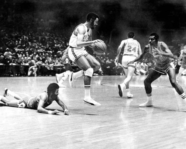 篮球半场尺寸全解析：长宽数据与场地要求