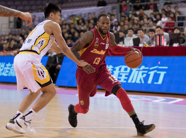 篮球规则大全：300条犯规条款的详细分类