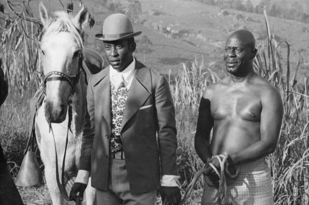 深度解析：足球比赛中常用的密集防守战术与阵型