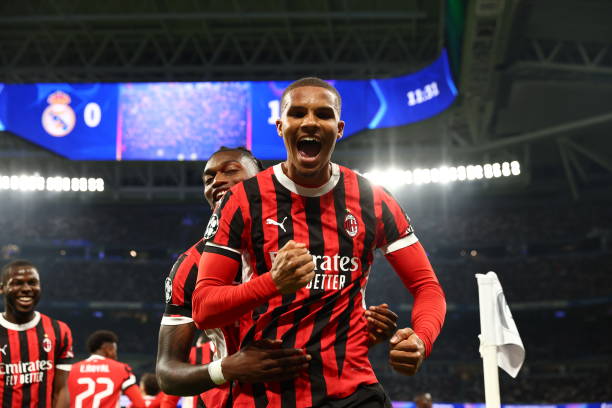 射门的瞬间：球员、球迷与历史的交汇