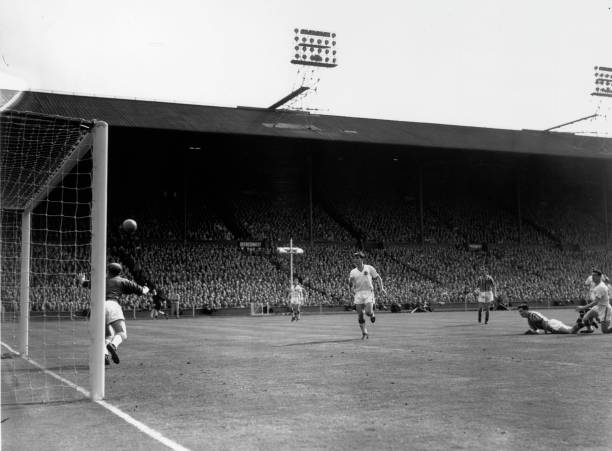 2020欧冠半决赛战术分析：拜仁如何摧毁巴萨防线