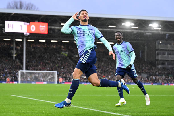 挺胸停球实战指南：掌握缓冲与控球的核心技巧