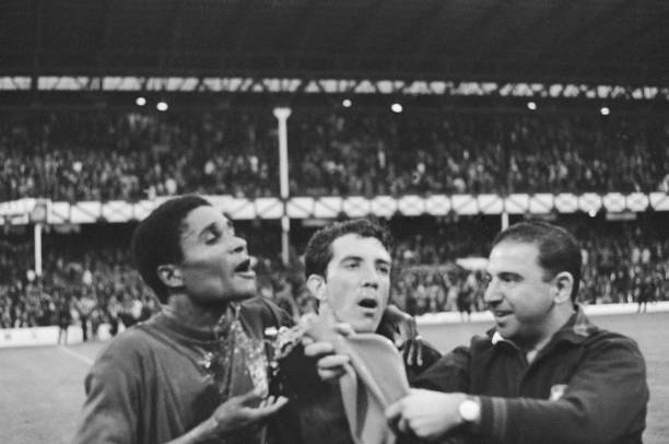 影响式，强调此决定对欧洲足坛格局的巨大冲击