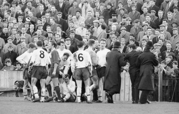 贝克汉姆年轻时的球场英姿，帅到犯规！