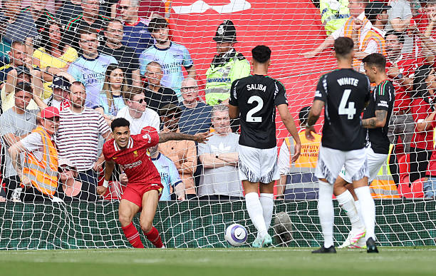 C罗5金球+4金靴，这份荣誉在足坛能排第几？