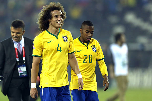 门将鱼跃扑球训练：提升反应速度与扑救技巧