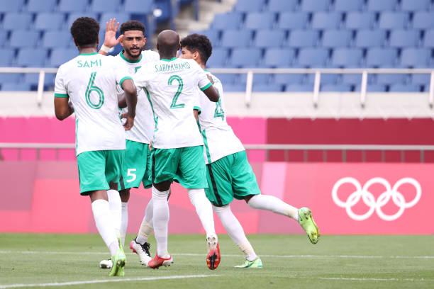 皇马锋线大换血！本泽马接班人锁定哈兰德