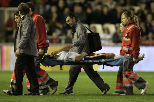 点球主罚时，队友和对手的站位策略与规则