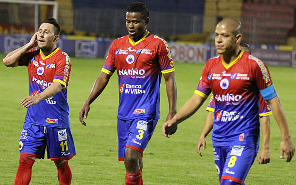 如何正确完成挺胸停球动作