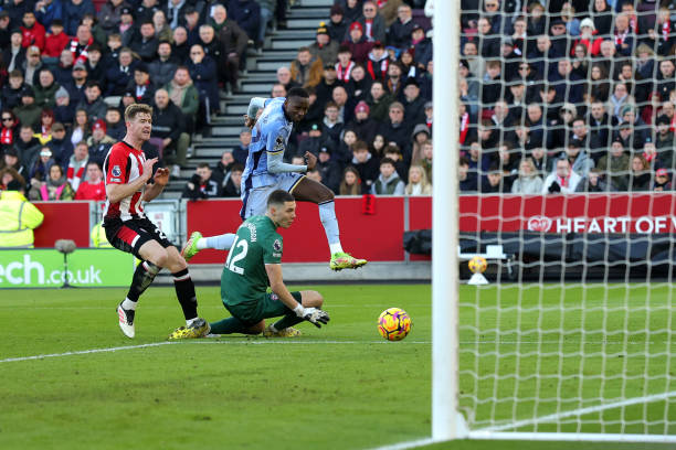 国米欧冠决赛制胜密码：三中卫体系+高效反击战术