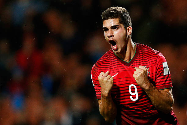 法国队世界排名解析：姆巴佩领衔的豪华阵容如何影响积分？