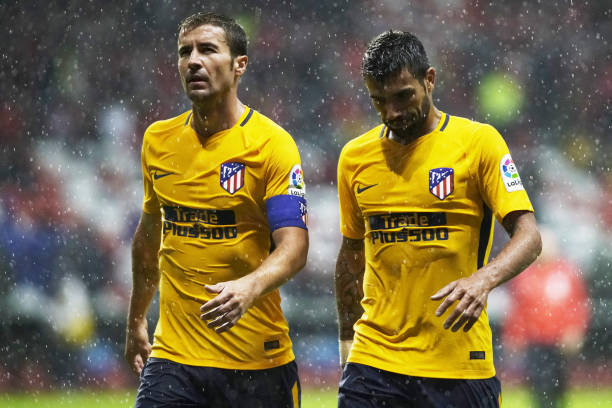 通过对比，突出间接任意球的独特性