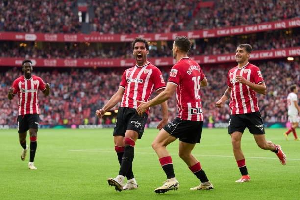 马拉多纳“上帝之手”进球：足球史上最具争议的瞬间