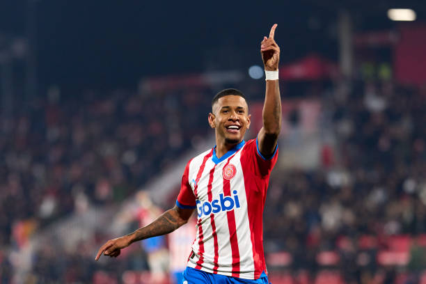 德甲24轮最佳阵容：莱万领衔，新星闪耀，门将神扑救主