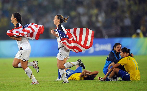 欧冠决赛单场MVP盘点：谁是最闪耀的巨星？