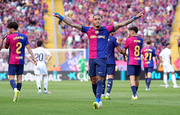 揭秘C罗与乔治娜的相遇：从导购员到球星夫人的童话故事