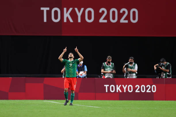 边裁在进球判定中的角色与手势解读