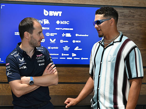 足球新浪潮：前卫足球队的战术实验场