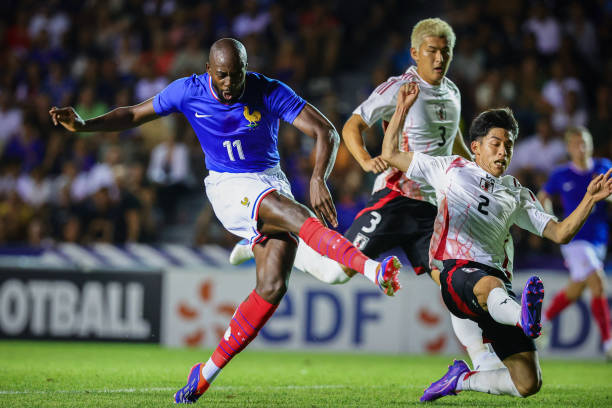 脚弓推射在英超赛场的技术分析与代表人物