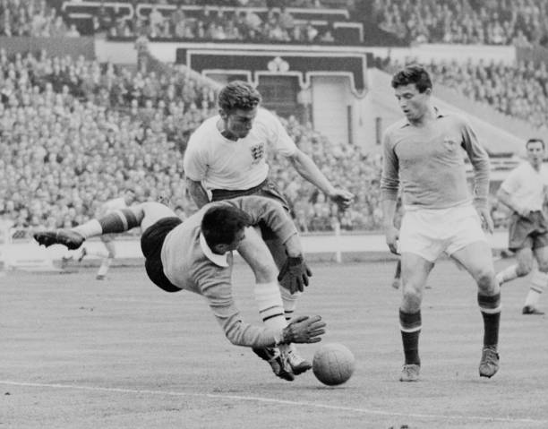 球衣风波：莱万身穿德国队服引发国籍讨论